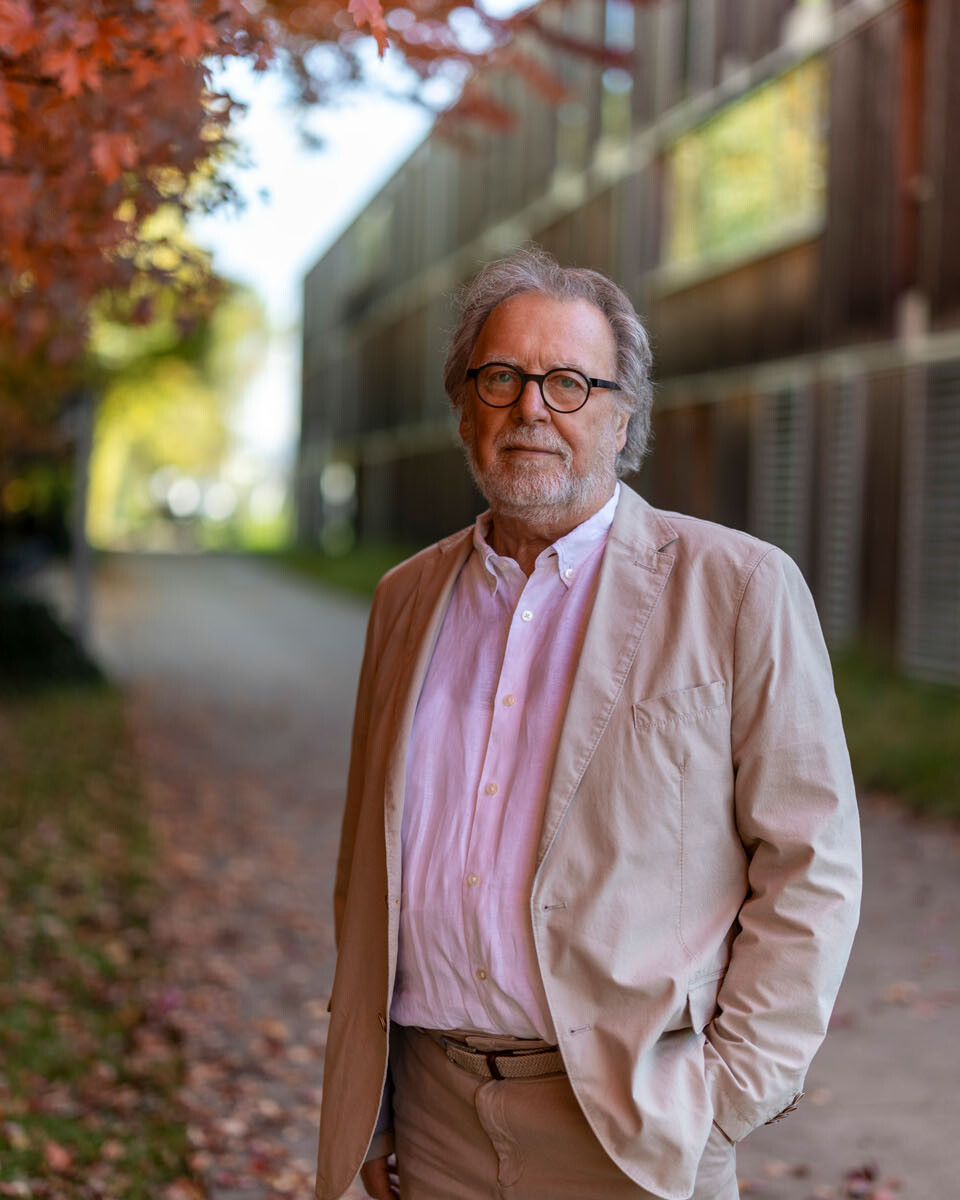 DI, Architekt i.R., Konsulent